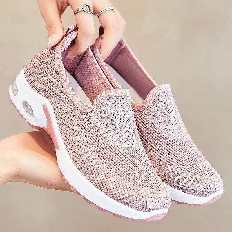 Lightweight Round Toe Pump Fly Knit Sneakers