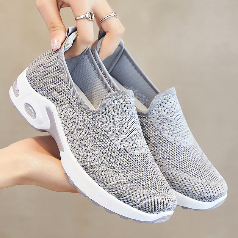 Lightweight Round Toe Pump Fly Knit Sneakers